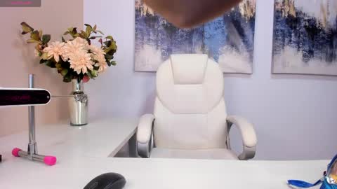 Lucy Liiu online show from April 9, 2026, 8:14 pm