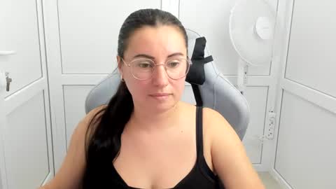 Snapshot of lucyycharm chatting on June 18, 2026, 12:31 pm Lucy online show from June 18, 2026, 12:31 pm