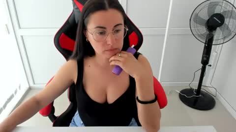 Snapshot of lucyycharm chatting on June 25, 2026, 12:20 pm Lucy online show from June 25, 2026, 12:20 pm