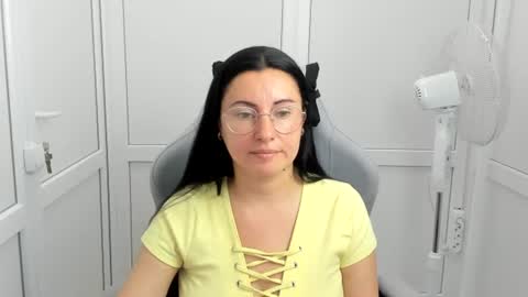 Snapshot of lucyycharm chatting on July 2, 2026, 1:17 pm Lucy online show from July 2, 2026, 1:17 pm