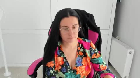 Snapshot of lucyycharm chatting on July 8, 2026, 12:53 pm Lucy online show from July 8, 2026, 12:53 pm