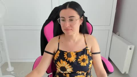 Snapshot of lucyycharm chatting on July 10, 2026, 12:41 pm Lucy online show from July 10, 2026, 12:41 pm
