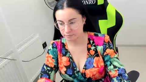 Snapshot of lucyycharm chatting on July 20, 2026, 10:29 am Lucy online show from July 20, 2026, 10:29 am