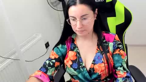 Snapshot of lucyycharm chatting on July 20, 2026, 10:39 am Lucy online show from July 20, 2026, 10:39 am