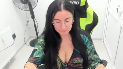 Snapshot of lucyycharm chatting on July 24, 2026, 6:33 am Lucy online show from July 24, 2026, 6:33 am