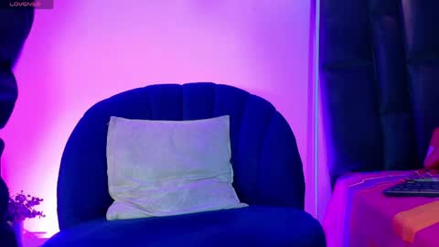 Lui online show from April 17, 2026, 4:04 am