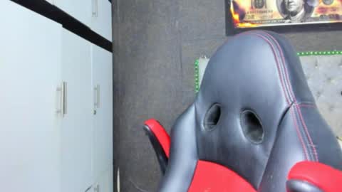 Luigi Independent model online show from April 8, 2026, 4:34 am