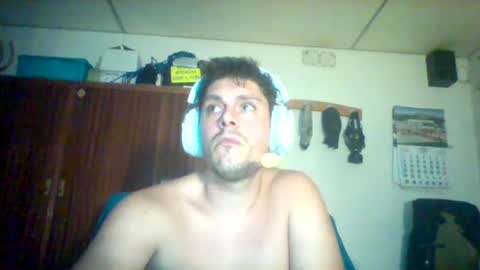 Snapshot of luis2423 chatting on July 30, 2026, 4:39 pm A slave to the mistress.. un esclavo para las amas dominantes. online show from July 30, 2026, 4:39 pm