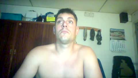 Snapshot of luis2423 chatting on August 3, 2026, 10:46 pm A slave to the mistress.. un esclavo para las amas dominantes. online show from August 3, 2026, 10:46 pm