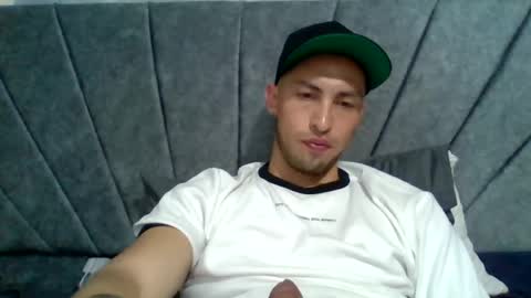 Snapshot of luis_vergon__ chatting on August 4, 2026, 2:59 am luis_vergon__ online show from August 4, 2026, 2:59 am