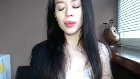 luisa lovedom online show from April 18, 2026, 4:38 am