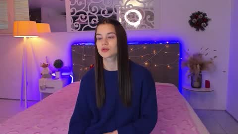 LuisaClover online show from December 20, 2025, 1:07 pm