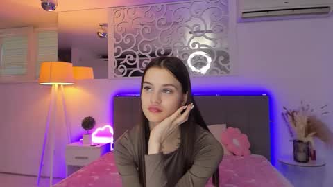 LuisaClover online show from January 14, 2026, 2:01 pm