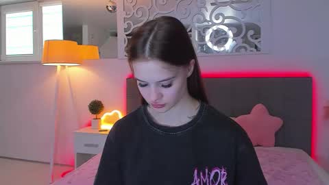 LuisaClover online show from April 10, 2026, 12:32 pm