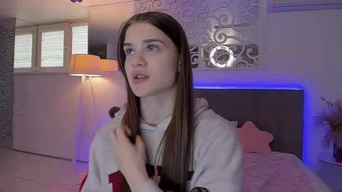 LuisaClover online show from April 19, 2026, 12:26 pm