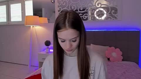 Snapshot of luisaclover chatting on May 3, 2026, 12:33 pm LuisaClover online show from May 3, 2026, 12:33 pm
