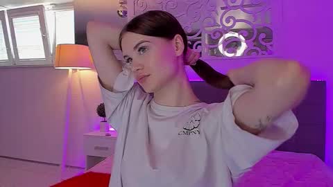Snapshot of luisaclover chatting on May 27, 2026, 12:24 pm LuisaClover online show from May 27, 2026, 12:24 pm
