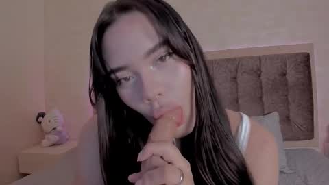 Luisa Giraldo online show from December 1, 2025, 6:57 pm