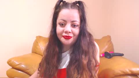 Cassie online show from November 21, 2025, 1:43 pm