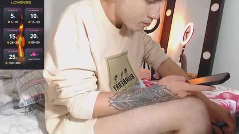 Lukarizzox        independent model online show from April 20, 2026, 7:33 am