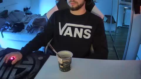 lukasschoetz online show from December 5, 2024, 10:34 pm