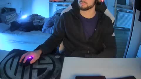 lukasschoetz online show from January 22, 2025, 6:10 pm