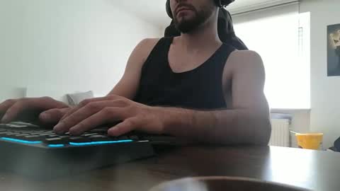 lukasschoetz online show from April 24, 2026, 11:23 am