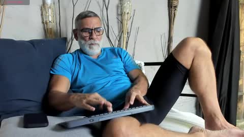 Snapshot of lukecrews chatting on April 28, 2026, 5:40 pm Luke Crews online show from April 28, 2026, 5:40 pm