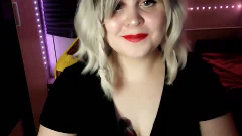 lulovia online show from March 10, 2026, 9:09 pm