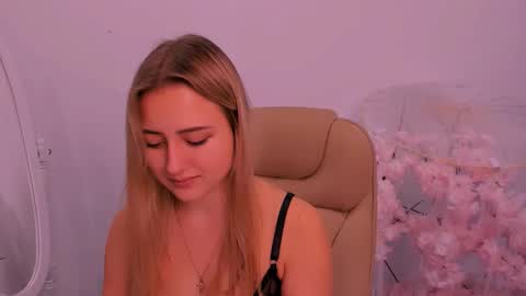 Lily online show from October 11, 2025, 6:34 am