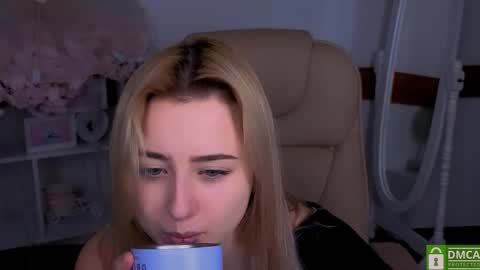 Lily online show from February 8, 2026, 9:29 pm