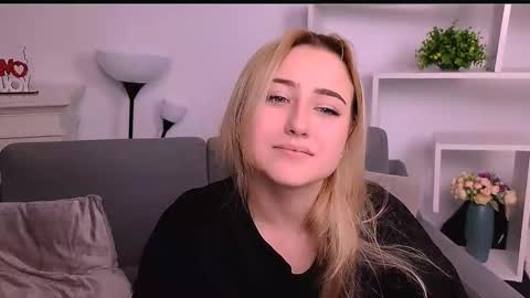 Lily online show from March 1, 2026, 10:01 pm