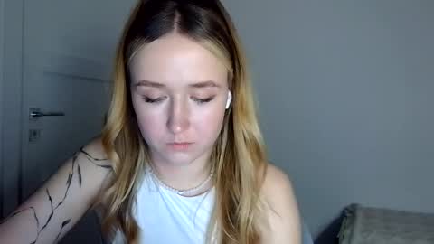 Lulu Baby18 online show from April 22, 2026, 8:21 pm