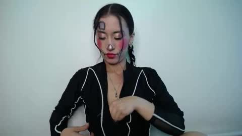 Luly online show from October 28, 2025, 4:49 am