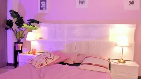 lummii_ online show from April 20, 2026, 7:26 pm