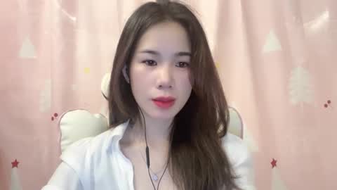 Luna online show from May 3, 2026, 2:17 am