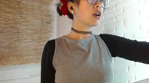 Luna online show from April 23, 2026, 5:08 am