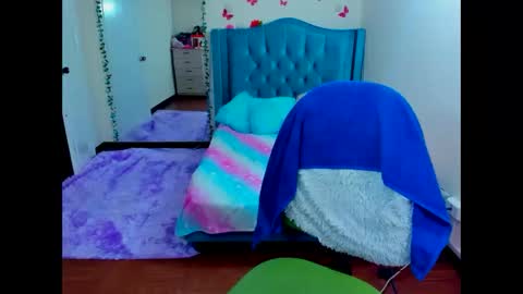 luna_analya online show from September 23, 2025, 11:35 am