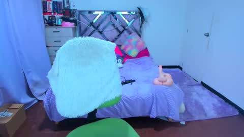 luna_analya online show from October 22, 2025, 12:44 am