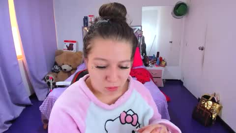 luna_analya online show from April 10, 2026, 2:44 pm