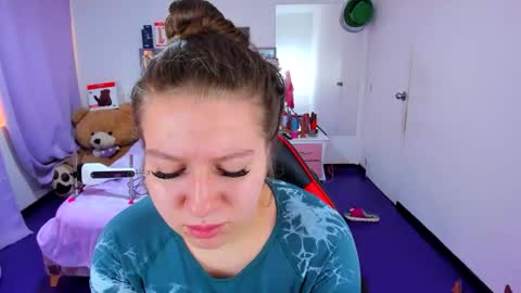 luna_analya online show from April 20, 2026, 2:53 pm