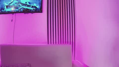 luna and banji online show from December 3, 2025, 5:04 am