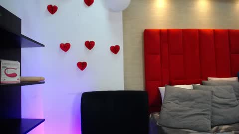 Luna And Titan  online show from March 2, 2026, 4:25 am