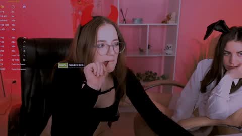 Snapshot of luna_berryy chatting on February 6, 2025, 2:33 am luna_berryy online show from February 6, 2025, 2:33 am