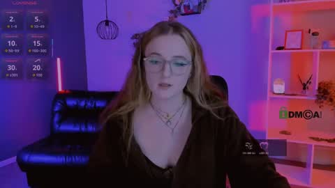 luna_berryy online show from April 21, 2026, 7:17 pm