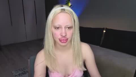 luna_beverly online show from July 26, 2026, 8:27 pm