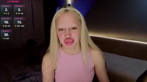 luna_beverly online show from July 28, 2026, 8:23 pm