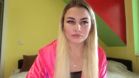 luna_blazer online show from November 29, 2025, 9:45 am