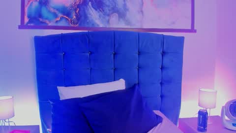 luna_blush_ online show from December 3, 2025, 4:53 am