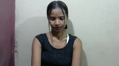 Snapshot of luna_cherry0 chatting on May 2, 2026, 3:44 am Laura online show from May 2, 2026, 3:44 am